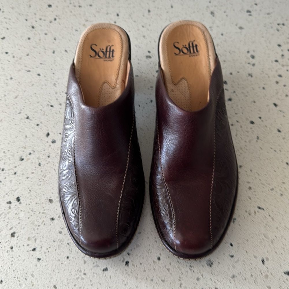 Sofft Women's Size 8.5 Brown Leather Clogs Mules Floral Tooled Slip On Shoes EUC - Picture 2 of 12